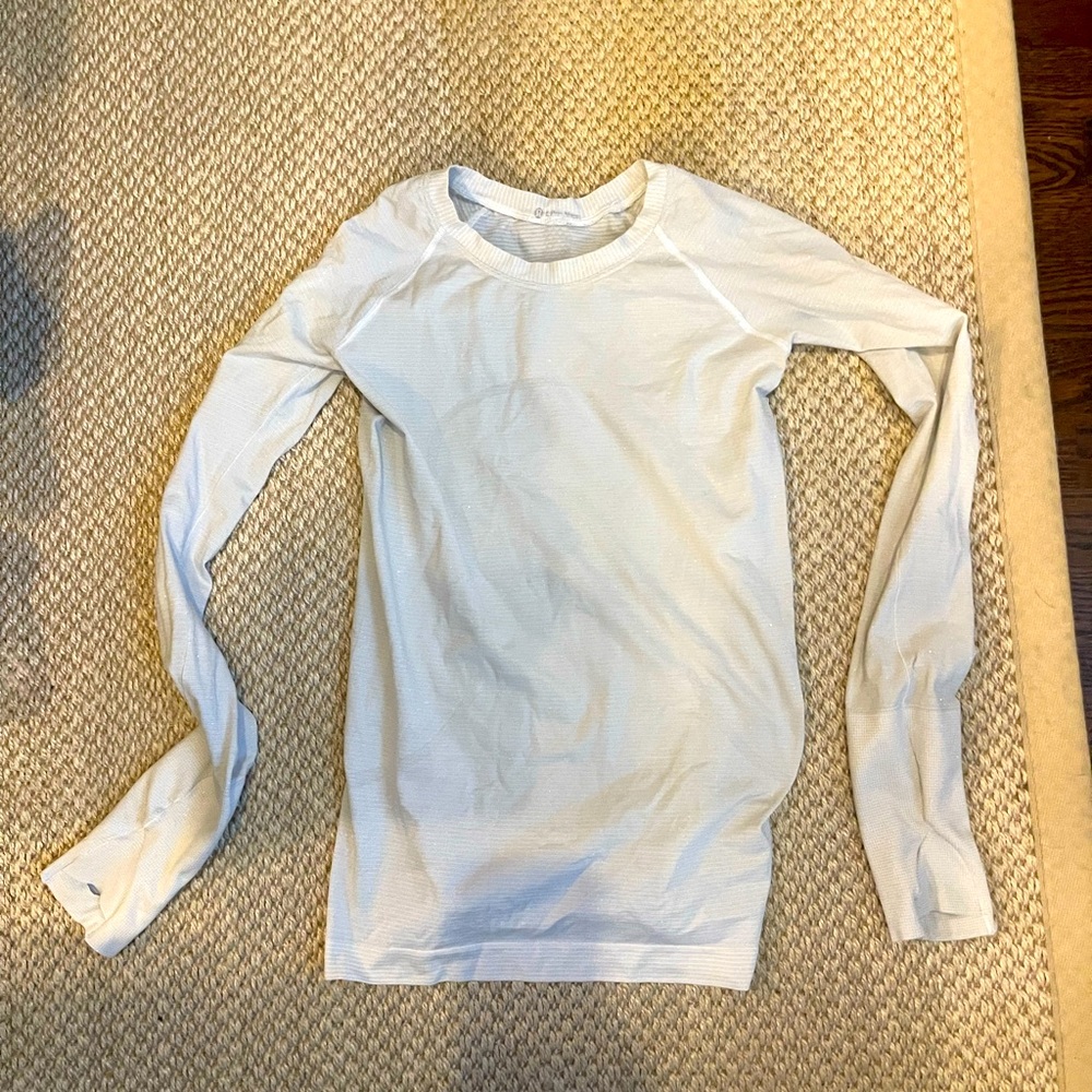 White Lululemon swiftly tech long sleeve shirt size small